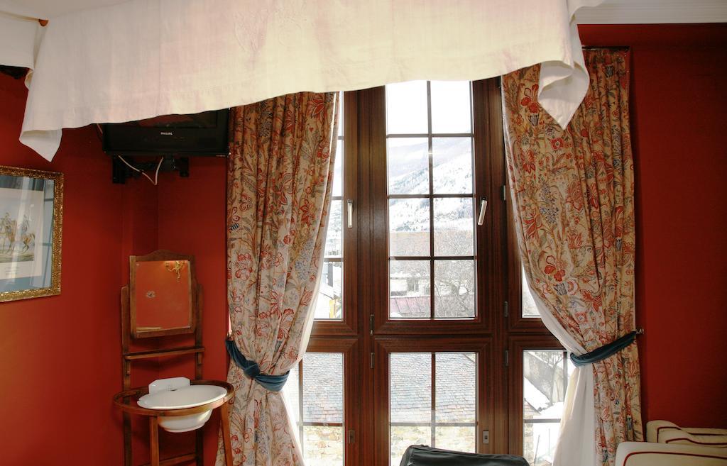 Hotel Almud Sallent De Gallego Bilik gambar